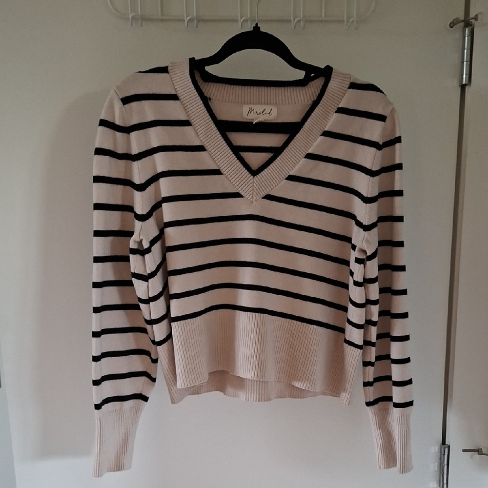 Marled Women's Black and Cream Striped Cropped V-Neck Sweater (Size XL)